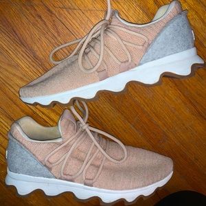 SOREL Kinetic Lace-Up in Pink